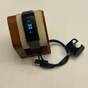 Fitbit Charge 4 Special Edition, tested, Charger included